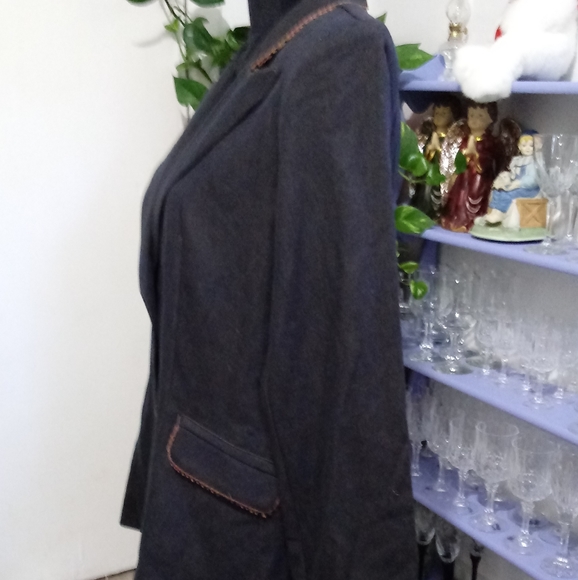 Studio Ease Jacket - Picture 3 of 8